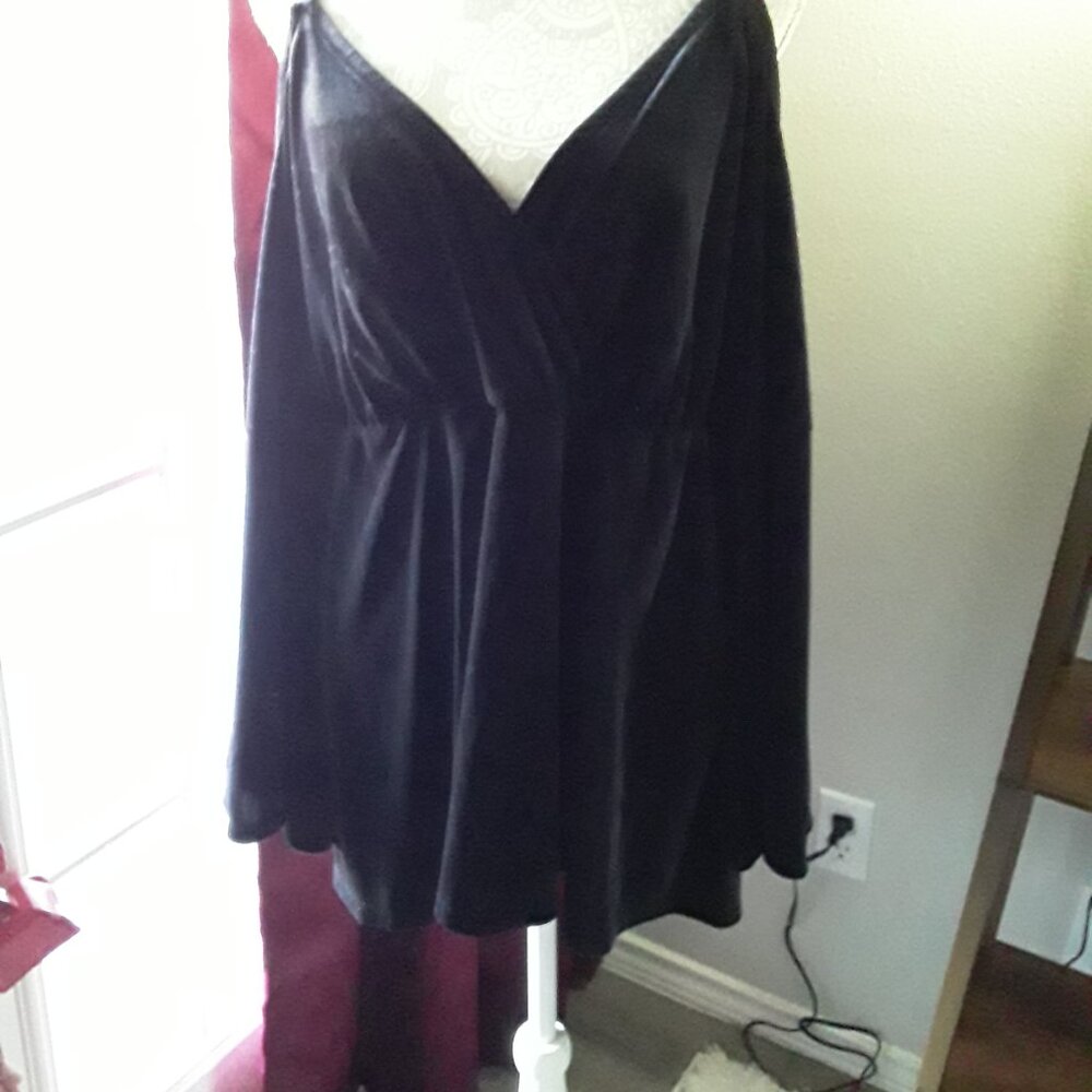 TORRID lovely dark black super soft "velour"cold shoulder bell sleeve top size 3